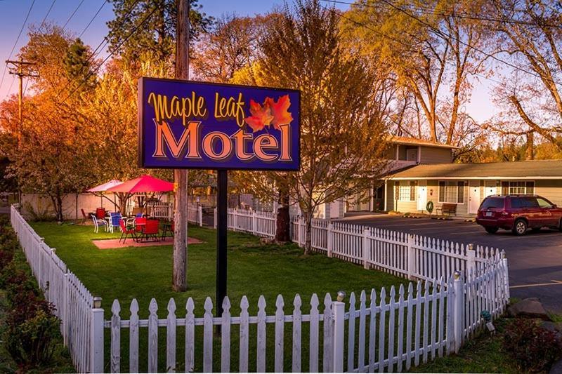Maple Leaf Motel Shady Cove Esterno foto