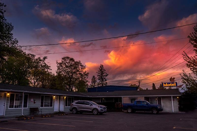 Maple Leaf Motel Shady Cove Esterno foto